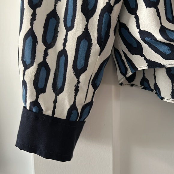 Trina Turk 100% Silk Blouse - Picture 3 of 10